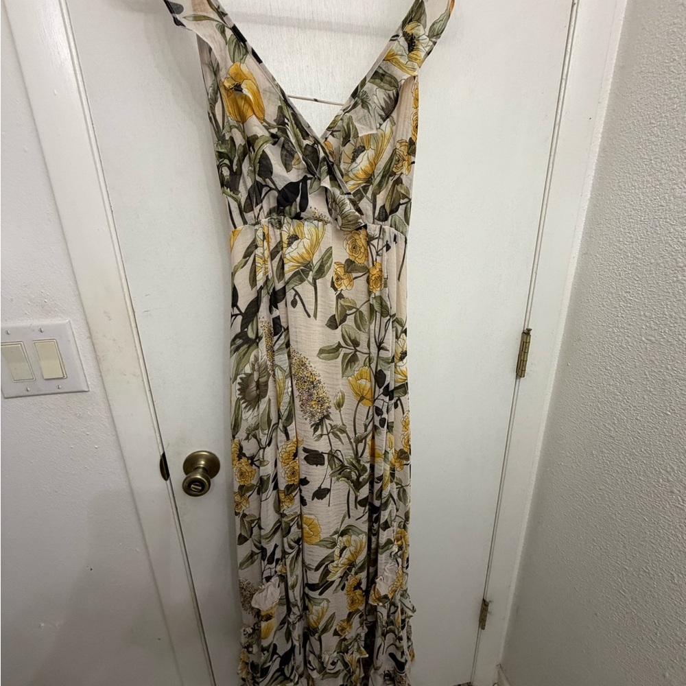 Secret Pon-Pon Floral Maxi Dress. EUC